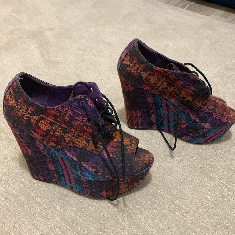 Vintage Steve Madden bright print open toe wedges